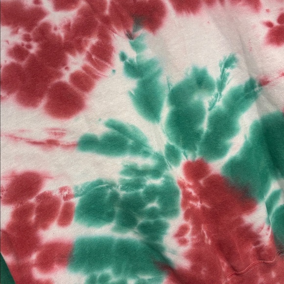 NWT Urban Renewal Remade Heart Tie Dye Sweatshirt in Red, size L/XL, 25”ptp - Picture 7 of 9
